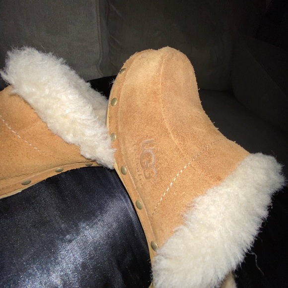 UGG Clogs Australia Kalie Clogs. Sheepskin lining. Size 6 - Picture 4 of 7